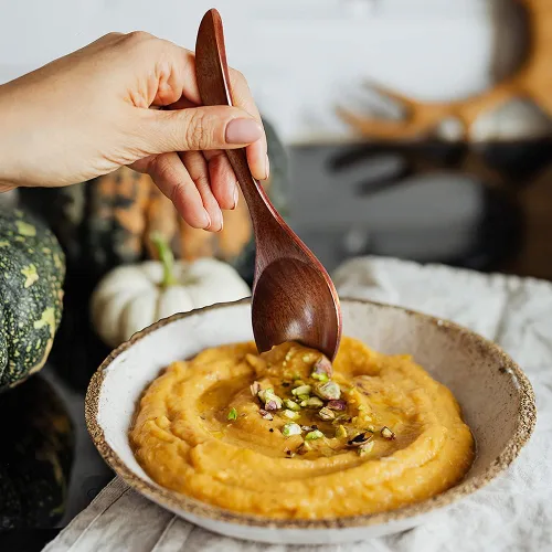 Vista 6 de IQCWOOD Cuchara de madera coreana, 6 cucharas de madera, 7 pulgadas, hechas a mano, cucharas de madera asiática natural para sopa, café, ensalada