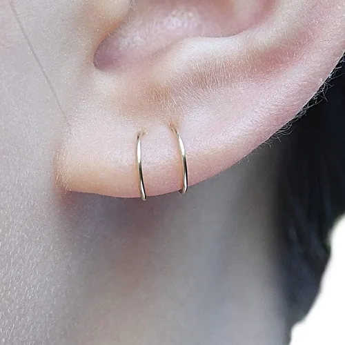 Vista 25 de Pequeños aretes de aro huggie de oro o plata de ley para mujeres y niñas, cartílago, nariz, hélix, tragus Relleno de oro