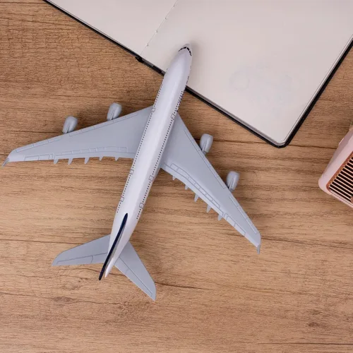 Vista 2 de 1:300 Escala Deutsche Lufthansa A380 Modelo Avión - Plano de aleación de metal para regalo y decoración
