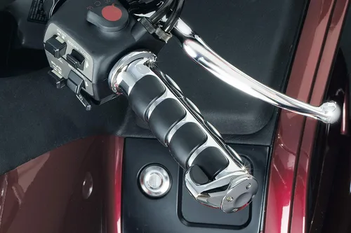 Vista 3 de Kuryakyn 6180 Empuñaduras de manillar ISO Premium para acelerador y embrague: 1975-2017 Honda Gold Wing Motorcycles, cromado, 1 par