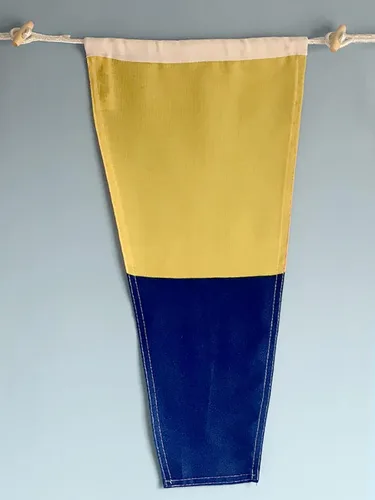 Vista 12 de Bandera de señal náutica de 10" x 15" - Uso interior/exterior - Construcción de doble puntada con palanca de madera y asa de cordaje - Deletrea