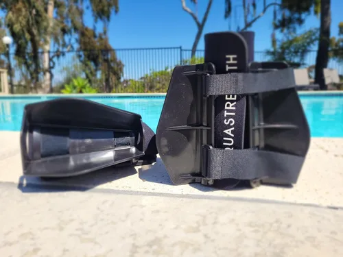 Vista 5 de Aquastrength Ultimate Bundle - Equipo funcional para ejercicios de piscina Pesas de agua Barbell, campanas y aletas Enlace a Ejercicios