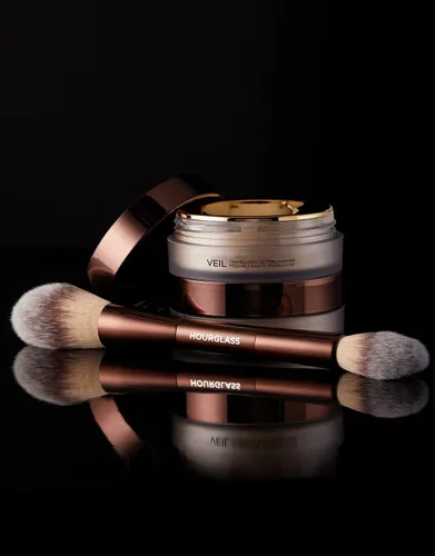 Vista 3 de Hourglass Juego de polvos y cepillos translúcidos Veil