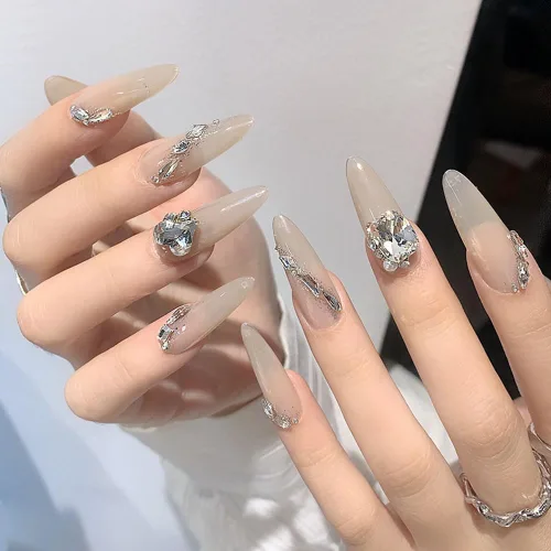 Vista 3 de 8 piezas de perlas 3D de diamantes de imitación para uñas, dijes de perlas brillantes de corazón de lujo, corazones blancos transparentes, copos