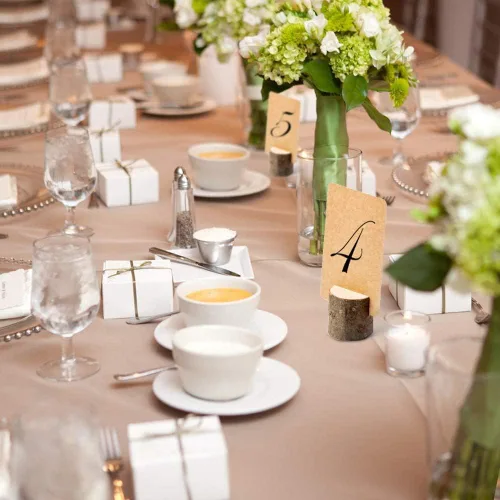 Vista 4 de Tarjeteros de madera para colocar 15 números de mesa con 25 tarjetas de mesa de papel kraft para colocar tarjetas de nombre, tarjeta de notas