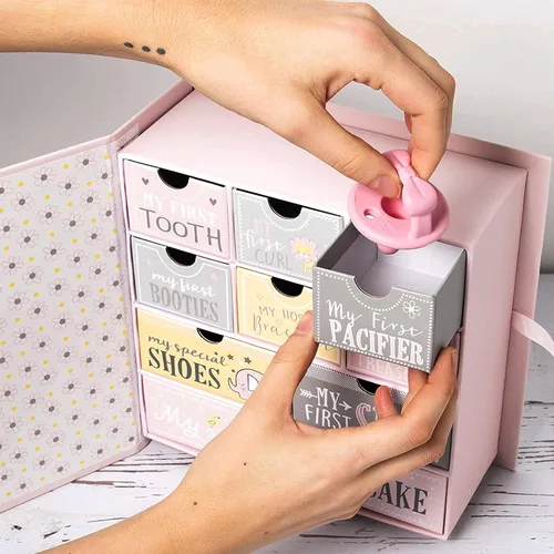 Vista 5 de Caja de recuerdos para bebé VOTUM para recuerdos preciados, de estilo de cuento de hadas - Cajas ligeras y hechas a mano con 9 compartimentos