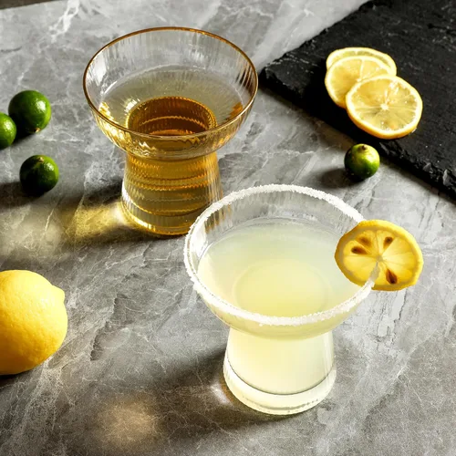 Vista 5 de Lysenn Juego de 4 vasos de Margarita sin tallo, elegantes vasos de cóctel con rayas verticales, cristalería soplada a mano de primera calidad