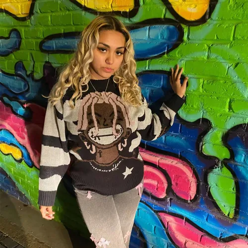 Vista 4 de VIKYAN Suéter de punto unisex de rapero de anime, de gran tamaño, manga larga, hip hop, vintage, suéter de punto