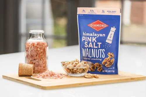 Vista 3 de Diamond of California Sal rosa del Himalaya nueces de walnut, 4 oz.
