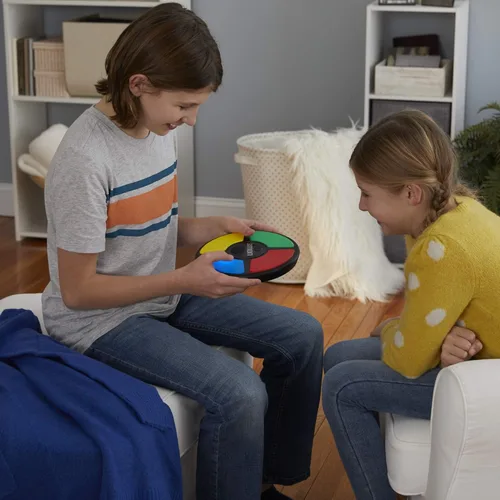 Vista 5 de Hasbro Gaming Simon - Juego de memoria electrónica portátil con luces y sonidos para niños a partir de 8 años