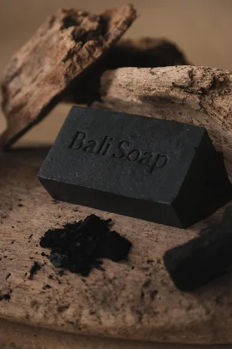 Vista 7 de Bali Soap - Barra de jabón natural de carbón de bambú para hombres y mujeres - Vegano, hecho a mano, exfoliante - Paquete de 3, 3.5 onzas cada uno
