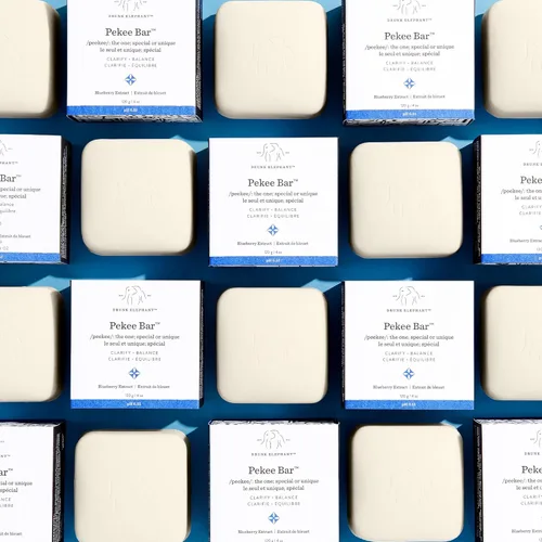 Vista 4 de Drunk Elephant Pekee Bar – 113 g/4 oz – Barra de limpieza facial – Cuidado clínico limpio de la piel – Libre de crueldad – Dermatólogo probado