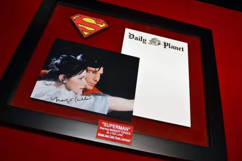 Vista 5 de SUPERMAN Prop DAILY PLANET STATIONERY, Signed MARGOT KIDDER, (Lois) COA UAC, Frame, DVD, Real Superman CAPE Piece, Signed Terrence Stamp, General Zod