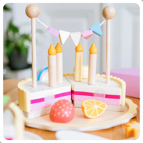 Vista 3 de UMU Juego de pastel de cumpleaños de madera, juguete de cocina con velas, números, frutas y coberturas, comida de madera para niños de 3, 4, 5 años