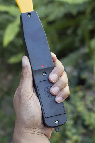 Vista 4 de Charcoal Companion - Mata insectos de mano increíble. Mata los insectos al contacto, De mano, Amarillo