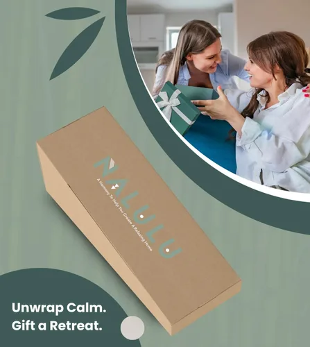 Vista 6 de Nalulu Campanillas de viento rústicas de bambú, campanillas de viento de madera para exteriores, pequeñas, diseño floral quemado con corona de coco