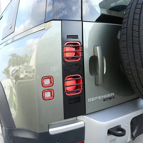 Vista 4 de YIWANG Cubierta de luz trasera negra inoxidable para Land Rover Defender 90 110 2020-2022 (estilo A)