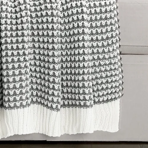 Vista 2 de Lush Decor Manta de punto elegante y suave, individual de 50 pulgadas de ancho x 60 pulgadas de largo, color gris, manta gris para cama, manta
