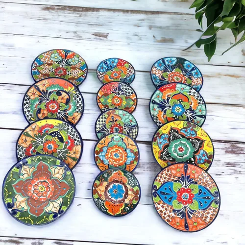 Vista 2 de Juego de vajilla Talavera de 12 piezas Cerámica mexicana hecha a mano Patrones florales únicos