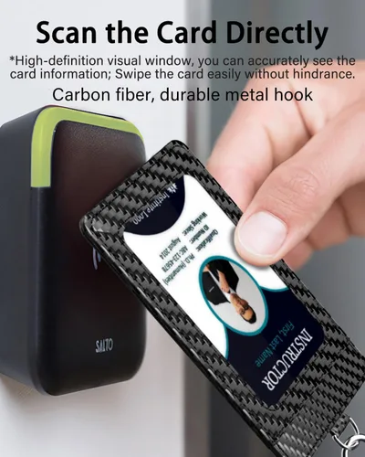 Vista 2 de Soporte para tarjeta de identificación de fibra de carbono con cordón es un soporte para tarjetas elegante y duradero con capacidad para dos