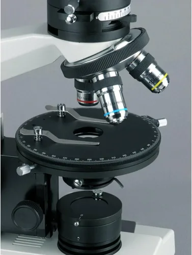 Vista 3 de AmScope Microscopio binocular polarizador PZ200BA, oculares WF10x y WF16x, aumento 40X-640X, objetivos acromáticos de plan sin tensión