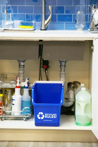 Vista 4 de Contenedor de reciclaje apilable de 6 galones en azul, ecológico, sin BPA, práctico reciclador con asa, paquete de 6