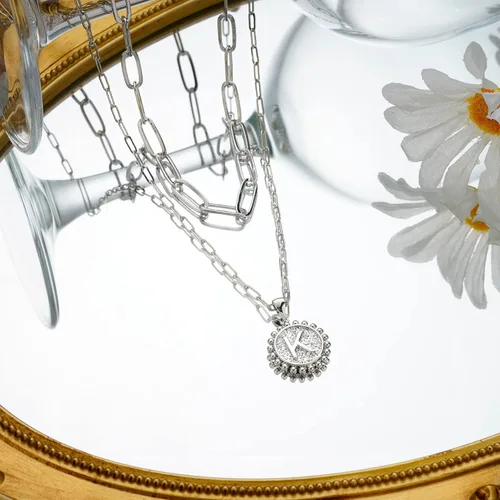 Vista 6 de Gargantilla en capas para mujer, chapada en oro de 14 quilates, cadena fina de eslabones, collar sencillo, ajustable, con dije de moneda con letra