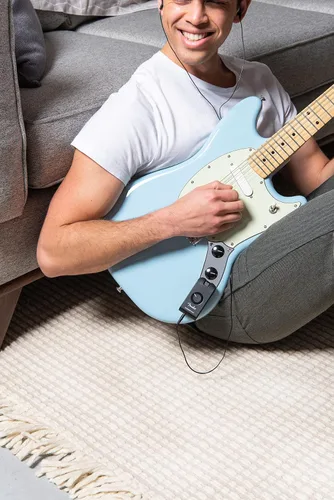 Vista 2 de Fender Mustang Micro Amplificador de Auriculares, con 2 años de garantía