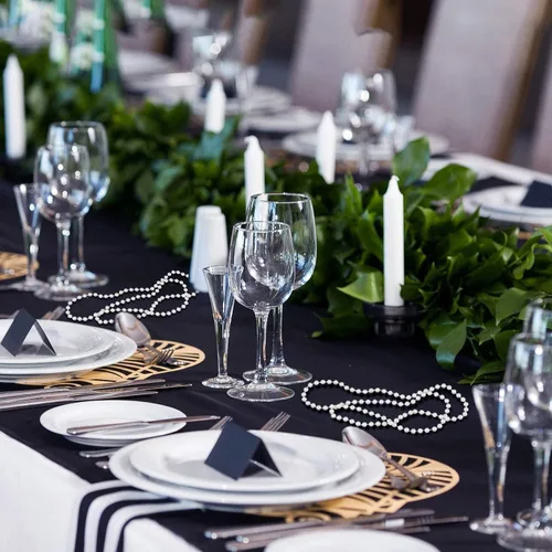 Vista 5 de Hicarer 24 collares de perlas de imitación blancas a granel collares de cuentas blancas de 31.5 pulgadas para mujeres y niñas, Mardi Gras, boda