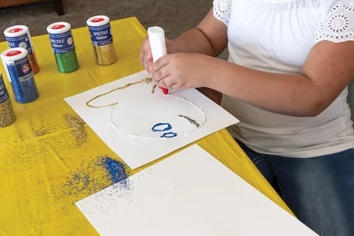 Vista 5 de Spectra Arts & Crafts - Surtido de purpurina, 6 colores surtidos, 4 onzas, 6 frascos