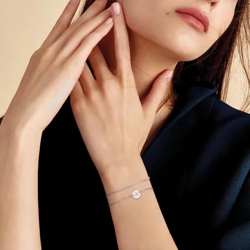 Vista 3 de Pulseras de plata con iniciales para mujeres y adolescentes, con relleno de oro blanco de 14 quilates, con letra inicial en capas, delicadas