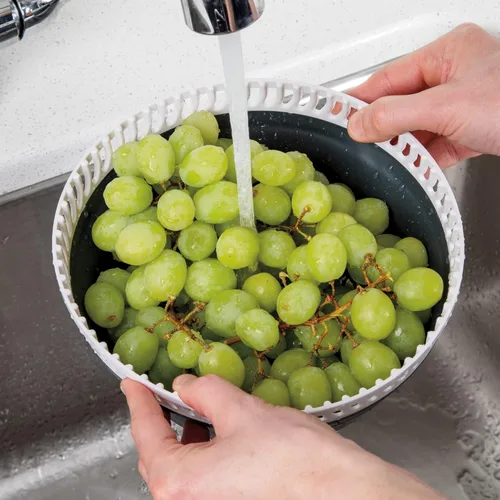 Vista 4 de Prepworks de Progressive 3 cuartos de galón Escurreplatos plegable y coladera para ahorrar espacio, ideal para preparación de ensaladas y lavado