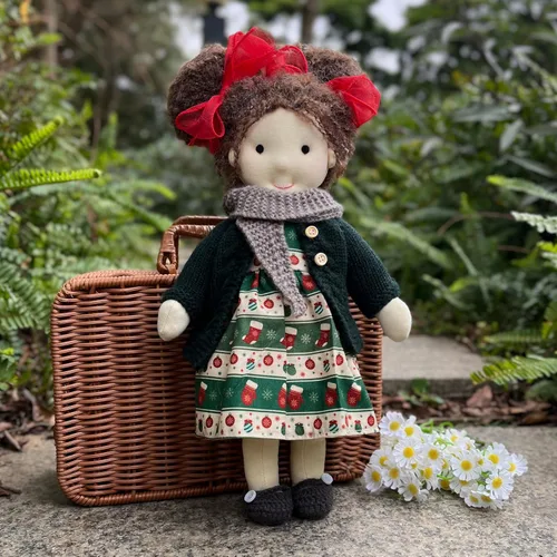Vista 7 de BlissfulPixie Waldorf - Muñeca de trapo hecha a mano – Peluche de coleccionista personalizado para niños, regalo de cumpleaños con hermosa caja