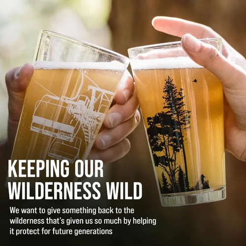 Vista 6 de Black Lantern Juego de 2 vasos de pinta con temática de la naturaleza, vasos de pinta en diseños únicos para entusiastas de la cerveza artesanal