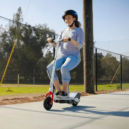 Vista 2 de Scooter eléctrico Razor E200S - Neumáticos llenos de aire de 8 pulgadas, motor de 200 vatios, hasta 12 mph y 40 minutos de tiempo de conducción