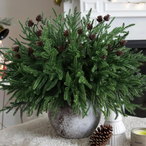 Vista 10 de florisso Ramas artificiales de pino Norfolk de Navidad para jarrones, 12 paquetes de ramas de pino sintético con 5 piezas de tallos de piña falsos