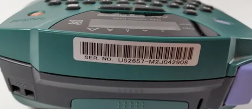 Vista 5 de Brother Etiquetadora PT-65 P-touch para el hogar y el pasatiempo con pantalla LCD