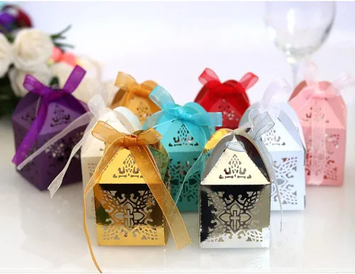 Vista 9 de Surakey 50 cajas cortadas con láser, cajas de regalo de agradecimiento, cajas de regalo de encaje para dulces, caja de regalo plegable con cintas
