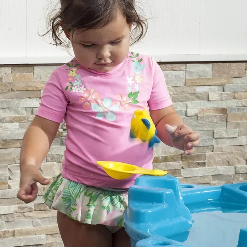 Vista 6 de Step2 Mesa de agua marítima para derrame y salpicadura, juego sensorial de dos niveles para actividades de agua y arena, viene con paraguas