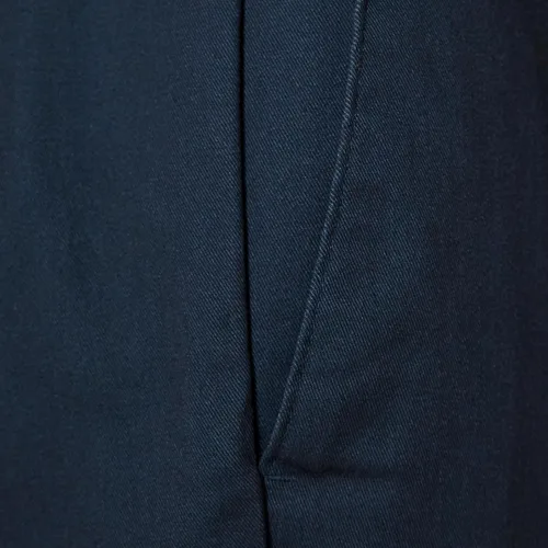 Vista 7 de Tienda Essentials Pantalón chino ajustado resistente a las arrugas, sin pinzas, para hombre