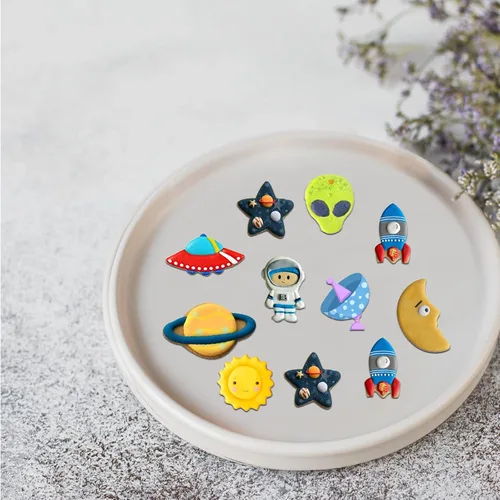 Vista 6 de Juego de 9 cortadores de galletas espaciales, cortadores de galletas de metal para el espacio exterior, cohete, astronauta, luna, estrella, sol