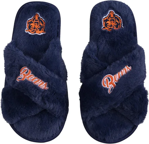 Vista 14 de FOCO Pantuflas deslizantes cruzadas mullidas con logotipo de texto del equipo NFL para mujeres