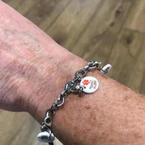 Vista 3 de Mini dijes de identificación médica para alergias alimentarias y más