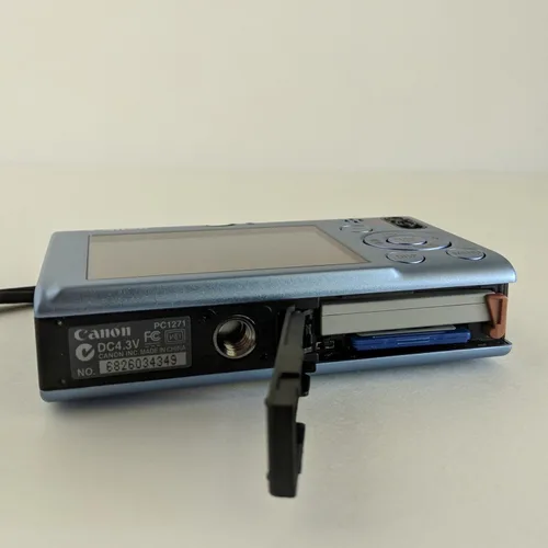 Vista 3 de Cámara Canon PowerShot SD1100 IS de apuntar y disparar Usada