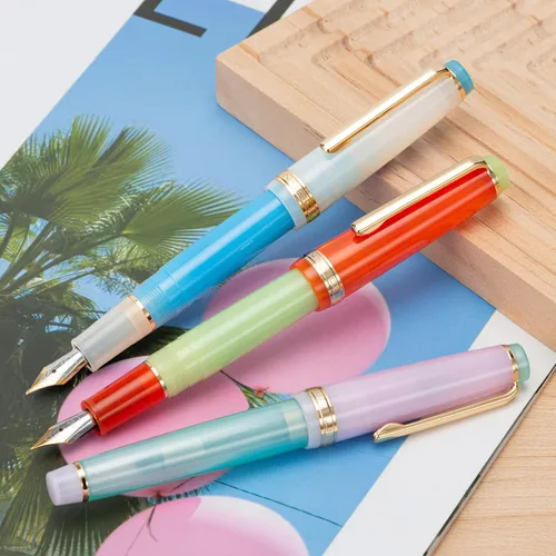 Vista 4 de Jinhao 82 Pluma estilográfica acrílica, plumín medio de iridio con convertidor de tinta, diseño clásico de contraste de color azul macarón y acabado