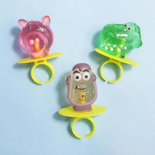 Vista 4 de Imaginings 3 Toy Story Anillos de Piruleta Envueltos Individualmente Suministros para Fiestas de Cumpleaños, Buzz Lightyear, Rex y Hamm, Piruletas