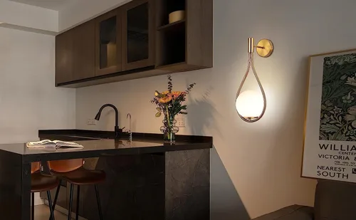 Vista 6 de Paquete de apliques de pared/luces de pared, no cableadas de latón dorado, lámparas de pared de globo de vidrio blanco, lámpara inalámbrica