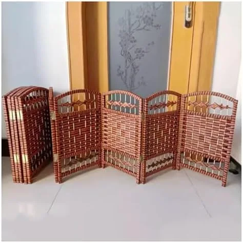 Foldable Brown Rattan Room Divider, Low-Profile Privacy Screen, Space-Saving Partition, 100x40cm, 4 Panels, Easy Storage, Ideal for Living Room &