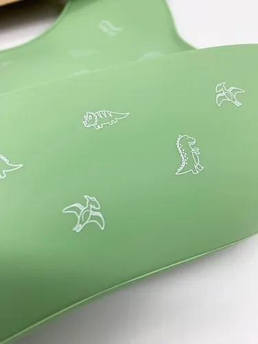 Vista 3 de Baberos de silicona para bebés, ajuste ajustable, babero impermeable, suministros de alimentación para bebés