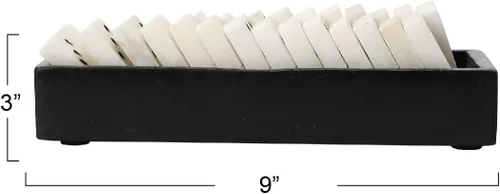 Vista 5 de Creative Co-Op Dominó de alabastro hecho a mano en bandeja de esteatita, blanco y negro